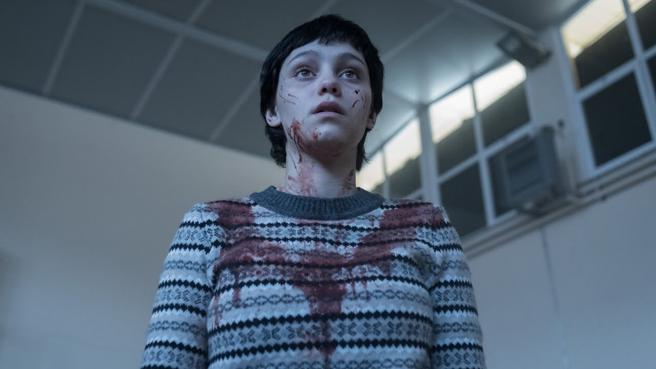 瑪麗亞羅曼尼奧斯在片中飾演意外遭到惡魔附身的少女。（車庫娛樂提供）