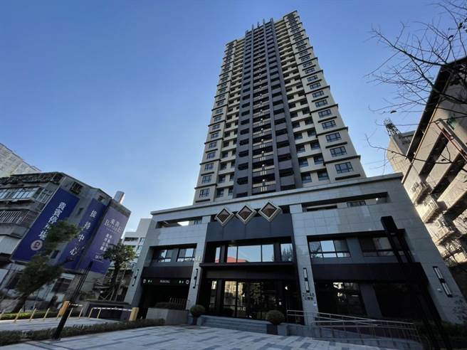 新板特区的「来青」社会住宅，市府分回235户，第一阶段仅规画82户出租，新北市议员黄淑君要求财政局积极检讨，绝不可标售，且应以照顾市民角度衡量合理的租金。（新北市议员黄淑君提供）