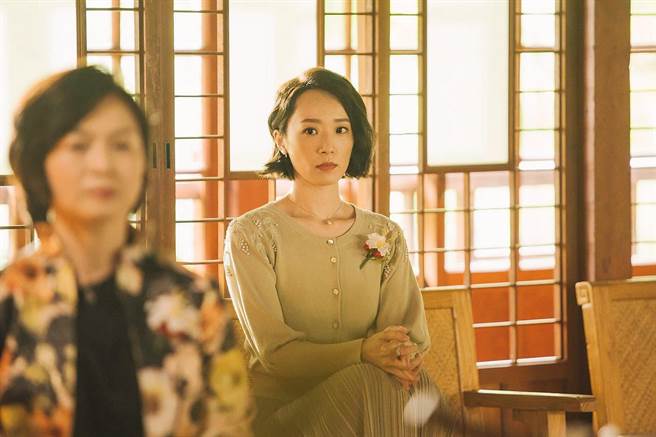 謝瓊煖（左）跟林子熙飾演姊妹，兩人個性大相逕庭。（双喜電影提供）