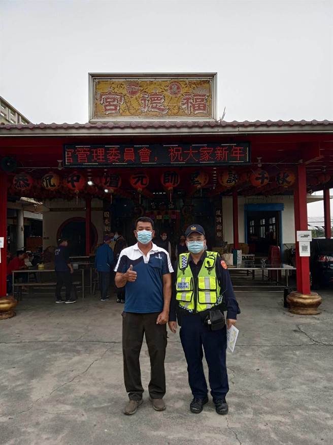 屏东县枋山乡嘉和社区抢先行政院发红包，而且是一户2万块的大红包，由泰博生技公司董事长陈朝旺为回馈乡里而自掏腰包发送。（民眾提供／谢佳潾屏东传真）