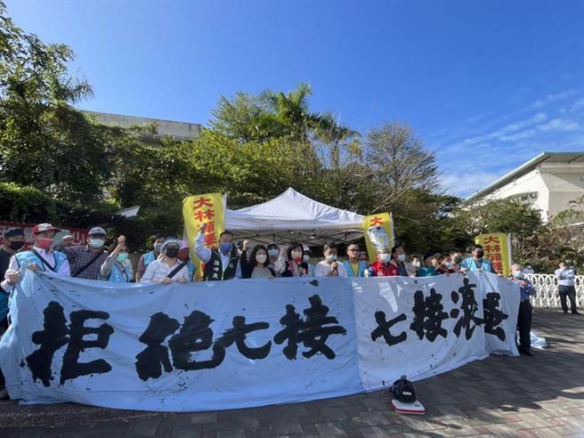 居民搶先在說明會前開記者會。（洪靖宜攝）