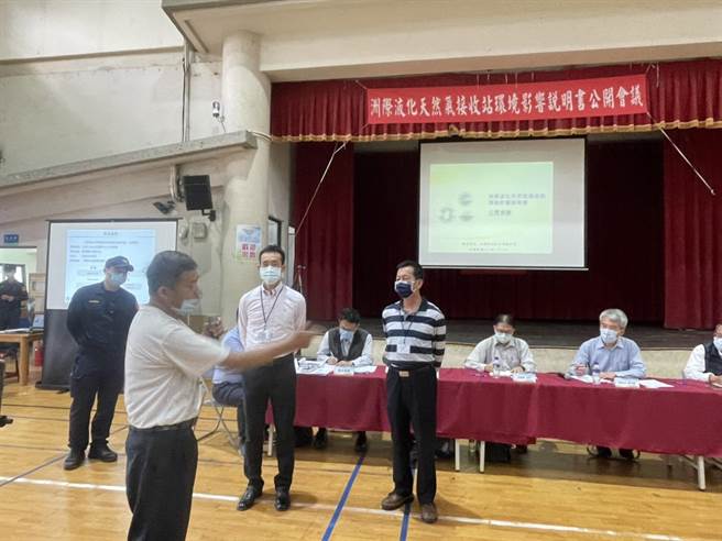 會中居民紛紛發表意見。（洪靖宜攝）