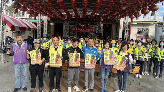 包括议长谢典林团队、乡公所清洁队、社区村里办公室等都派人响应。（震威宫提供／吴建辉彰化传真）