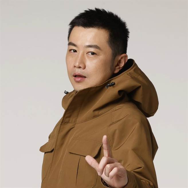 民进党新北市议员张锦豪痛批，基隆捷运没有拖到汐东线不要乱牵拖，真正战犯是前台北市长柯文哲因为二阶环评拖11年。（摘自脸书）