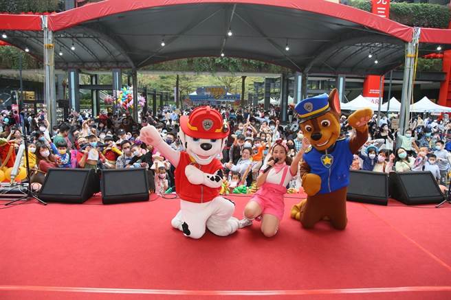 北市消防局和卡通「汪汪队立大功」合作，举办119防灾宣导活动。(翻摄照片／林郁平台北传真）