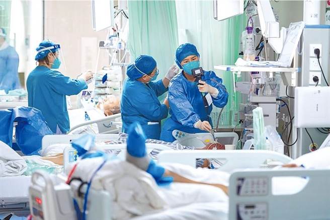 大陆国家卫健委：在院新冠重症患者数量目前仍处于高位。（中新社）