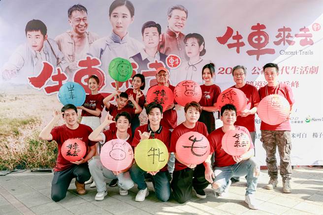 《牛車來去》演員手繪牛燈籠。（公視、禾豐製作提供）