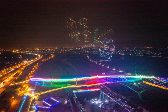 南投灯会「卡娜赫拉的小动物」无人机展演。（南投县政府提供／廖志晃南投传真）