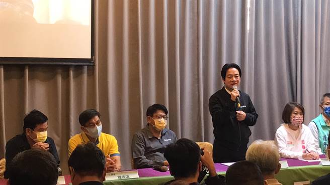 副总统赖清德为投入党主席补选，开启全台巡迴座谈检讨会，屏东场14日下午登场。（谢佳潾摄）