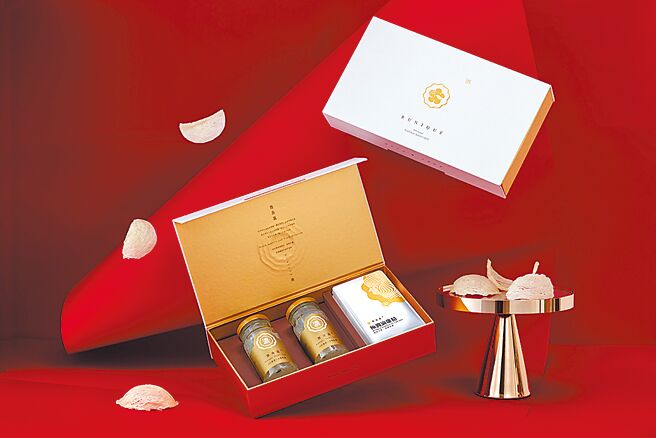 润燕窝贴心准备多样化的伴手礼组合与优惠活动，早春限定「金燕双享礼，年年TWO好运」春节礼盒，任2件9折。图／业者提供