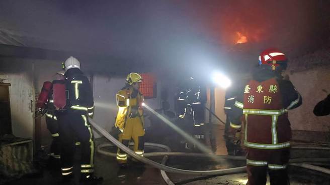 台東三合院凌晨惡火 8旬翁受困活活燒死。（民眾提供）