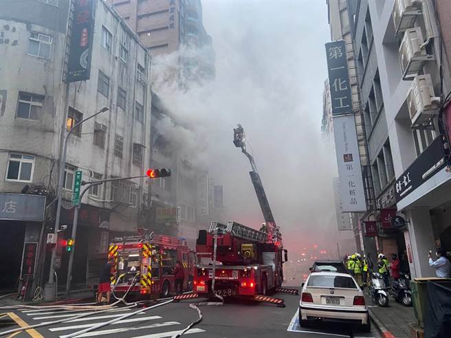 天水路一处公寓发生火警。（翻摄画面）