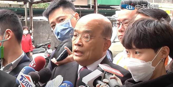 民进党党主席补选今（15日）登场，行政院长苏贞昌一早前往新庄区中港国小投票。（摘自中天直播）