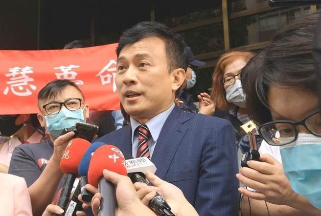 彭文正（中）點名賴清德，若將站出來指責的人當作戰犯是他的價值觀，那麼他就「完了」。（中時資料照）