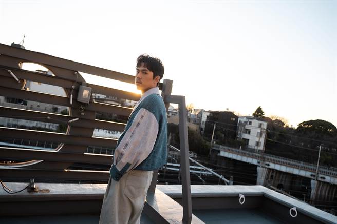 HUSH〈都会爱情三角习题〉MV特别到东京取景。（默声音乐提供)