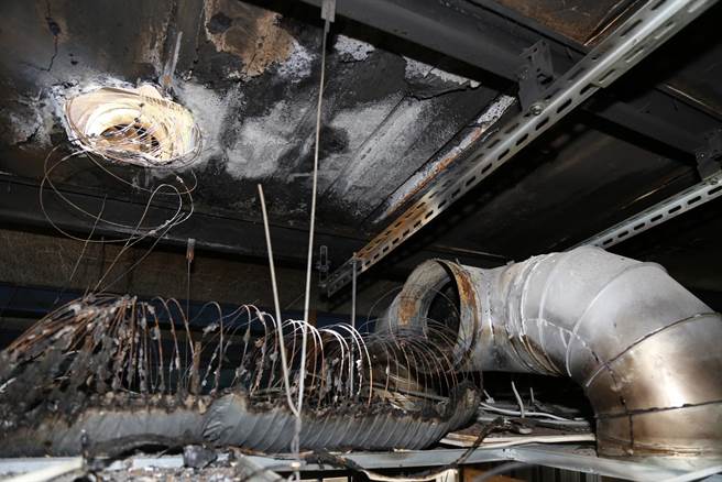 新竹市消防局指出，排油煙管應定時清洗，油垢亦容易引火造成延燒。（新竹市消防局提供／王惠慧新竹傳真）