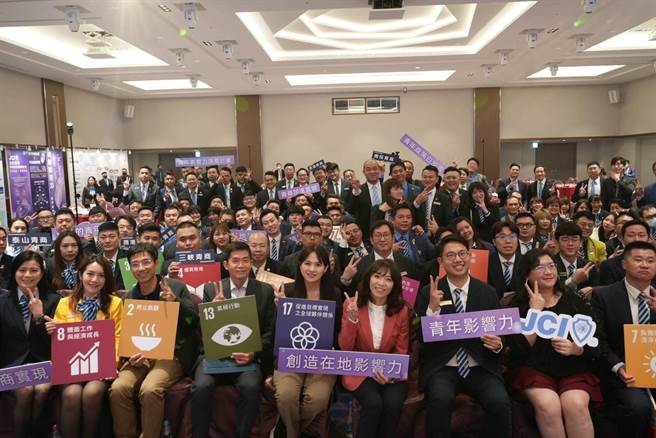 SDGs青年影响力论坛上半场约300人参与。（青年局提供／蔡明亘桃园传真）