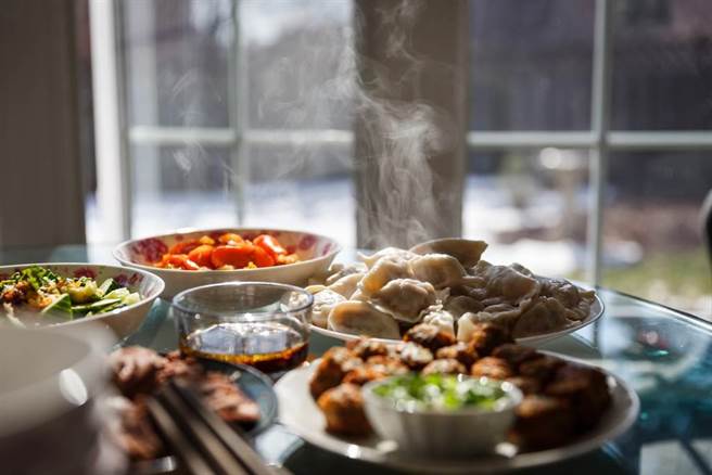 年关将至，多数民眾会在过年期间放肆的大鱼大肉，但马光医疗网中医师侯佩汝就提醒，过年期间若是没有吃的正确又健康，恐怕会民眾影响来年四季的身体。（本报资料照片）