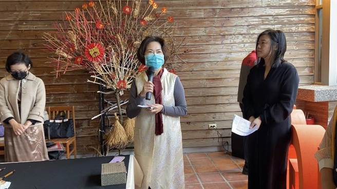 仰山文教基金会董事长庄秀梅表示，看到现场满满的人，莫名的感动！因疫情打乱大家生活的步调，已许久无法好好过年、与人面对面相聚。（吴佩蓉摄）