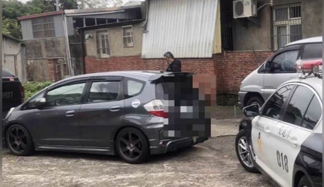 警方将林姓男子拦检。（民眾提供／李京升苗栗传真）