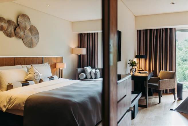 慕軒飯店位在在台北市中心，倚著優雅欒樹林蔭大道，環境舒適。(國泰飯店觀光事業提供)