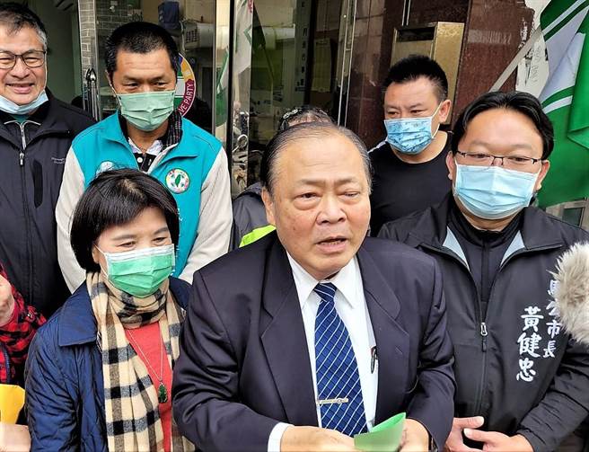 民进党主席补选因澎湖海域天候不佳，这次党主席改选具有投票权有1227人，至下午投票时间结束，总投票人数有140人，投票率约11.4％。（张茂雄摄）