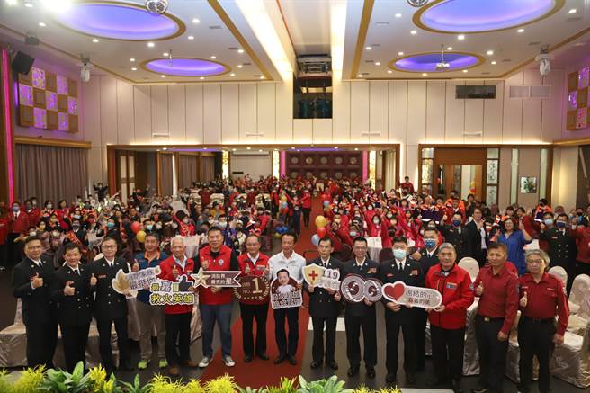 嘉义县消防局今举办「消爱嘉～无惧」表扬大会，慰劳绩优消防、义消、防宣义消及救护义消同仁1年来的辛劳。（嘉义县政府提供∕吕妍庭嘉义传真）