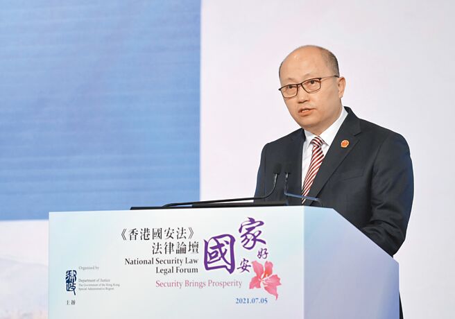 大陸國務院14日公布任命駐香港維護國家安全公署署長鄭雁雄接替駱惠寧，擔任香港中聯辦主任。（中新社）