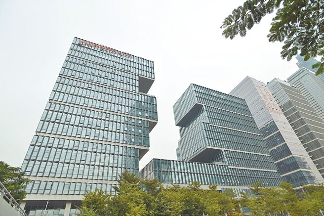 蚂蚁集团等14家大型平台企业已基本完成整改，意味蚂蚁集团重启IPO将成下一市场焦点。图为2016年11月11日，深圳阿里中心建成启用。（新华社）