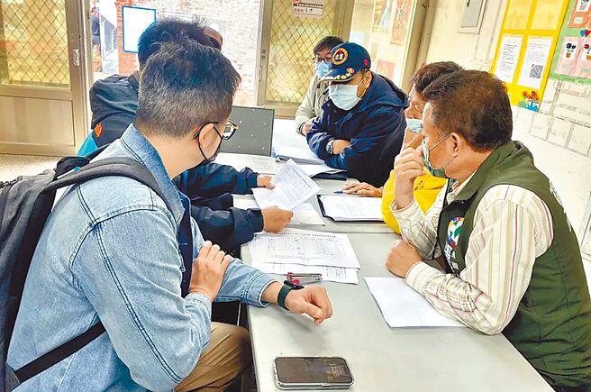 台水公司與爆管淹水受災戶進行調解，災損在10萬元以下已完成賠償支付。（台水二區處提供／呂筱蟬桃園傳真）