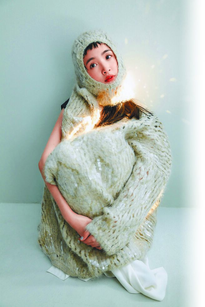 林依晨拍公益年历，被讚超可爱。（周子娱乐提供）