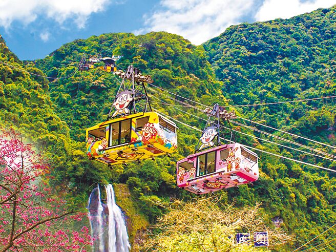 全台唯一透過「ITF纜車」入園的雲仙祕境，可以一覽烏來瀑布之美 。（雲仙樂園提供）