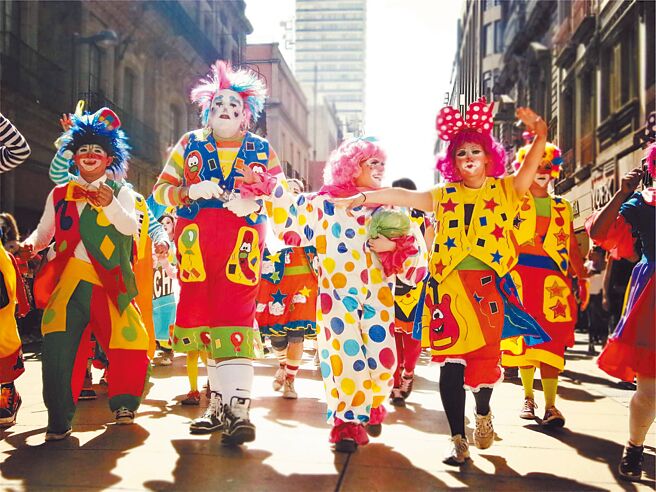 年節假期到六福村可享受精采無比的馬戲團嘉年華。（六福村主題遊樂園提供）