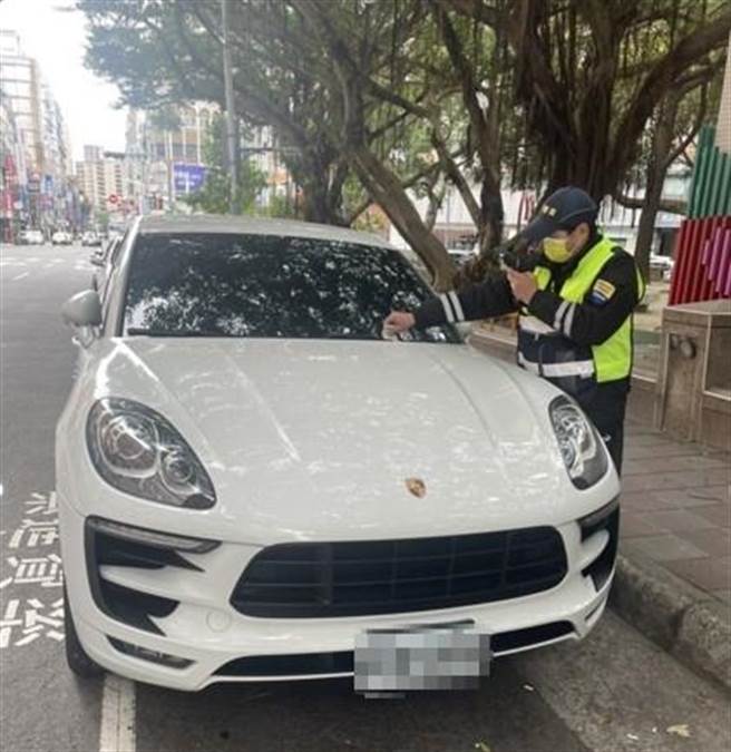 新北市路边收费停车格将于除夕、大年初一（21日、22日）两天暂停收费。（新北市交通局提供）