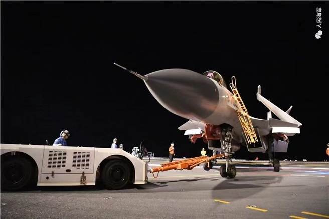 中共海軍航母山東艦在南海開展實戰化演練。（圖／中共解放軍海軍微信公眾號）