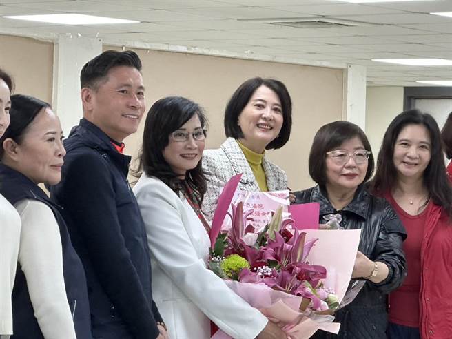 台北市議會國民黨團上午為準立委王鴻薇舉辦歡送會。（楊亞璇攝）