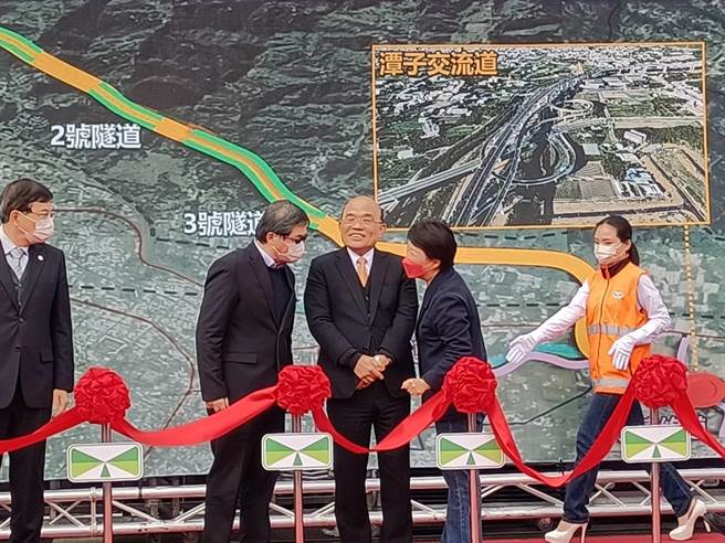 行政院長蘇貞昌表示，尊重立法院職權審查，只要預算一通過，開春發給每人6000元開春祝福。（陳淑娥攝）