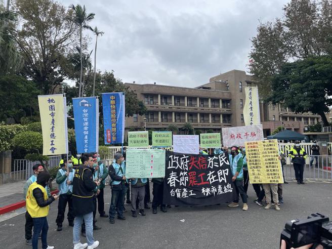 （中华快递企业工会不排除在春节前罢工。图／李青萦）