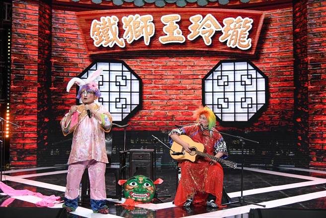 澎恰恰（右）、许效舜。（三立提供）