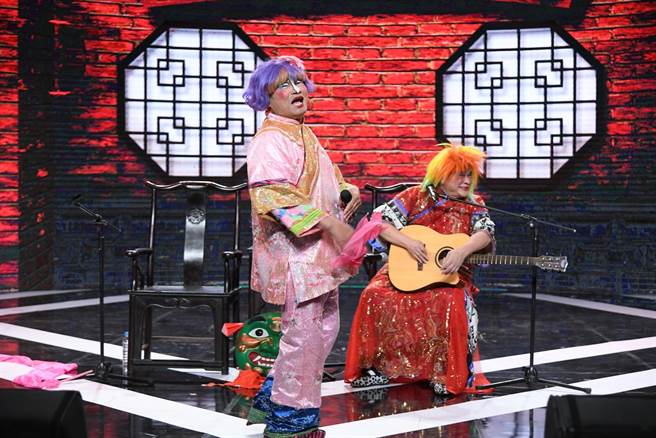 澎恰恰（右）、许效舜。（三立提供）