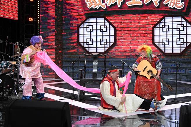 许效舜（左起）、NONO、澎恰恰。（三立提供）