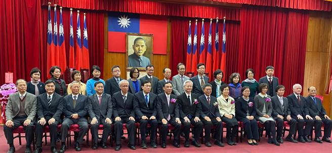 台湾高等法院16日举行高院及其所属法院卸任、新任院长联合交接及宣誓典礼。（高院提供）