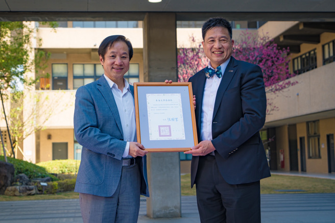 友達集團彭双行董事長獲聘東海EMBA講座教授。（照片/東海大學提供）