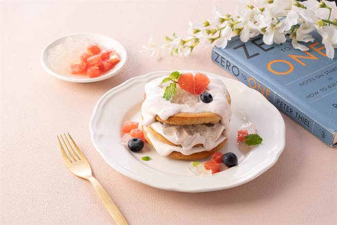 微兜「无淀粉平衡松饼系列」降低负担感，保有坚果香气与自然甜味，图为荔果玫瑰舞会口味。（金色三麦集团提供）