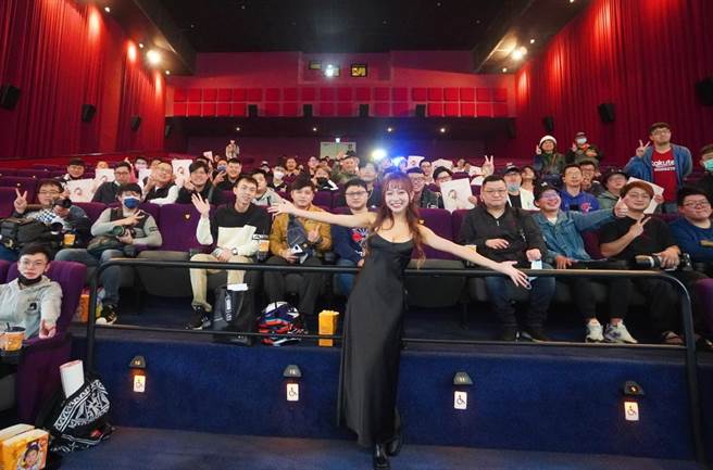 林襄陪粉絲看《我的婆婆怎麼把OO搞丟了》。（威視提供）