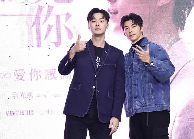 施柏宇（左）跟许光汉今与800位粉丝见面。（陈俊吉摄）