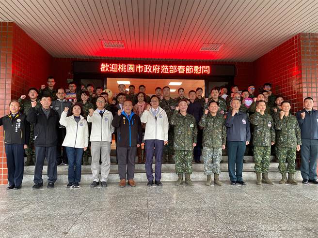 桃园市长张善政说，要在桃园将军民一家精神发挥到极致。（蔡明亘摄）