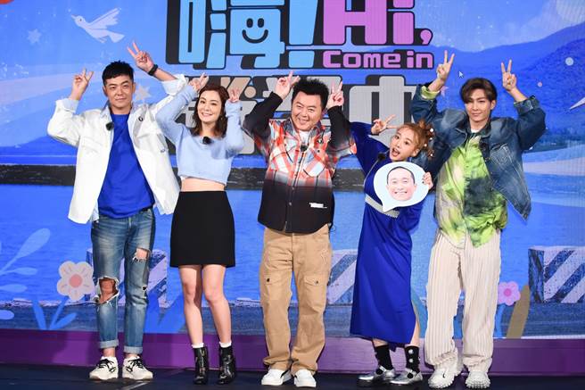 姚元浩（左起）、莎莎、庹宗康、鬼鬼、炎亚纶出席《嗨！营业中》杀青记者会。（好看娱乐提供）
