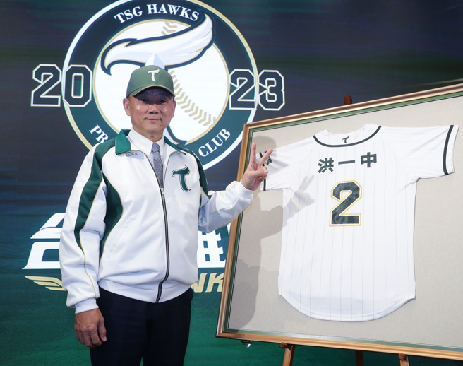 台鋼雄鷹總教練洪一中。（季志翔攝）