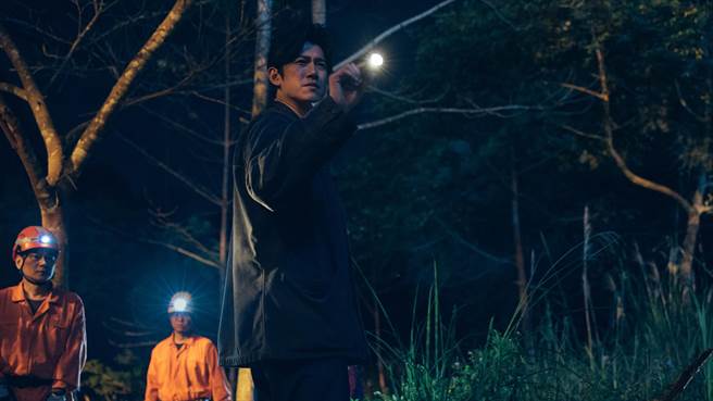 吳慷仁在劇中飾演檢察官郭曉其。（NETFLIX提供）